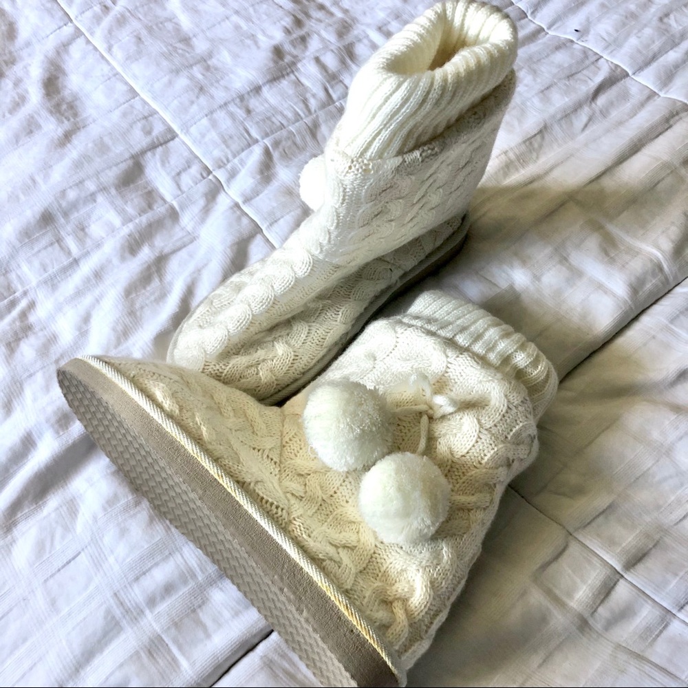 Like new Wet Seal Faux Fleece Knit Boots Sz 8